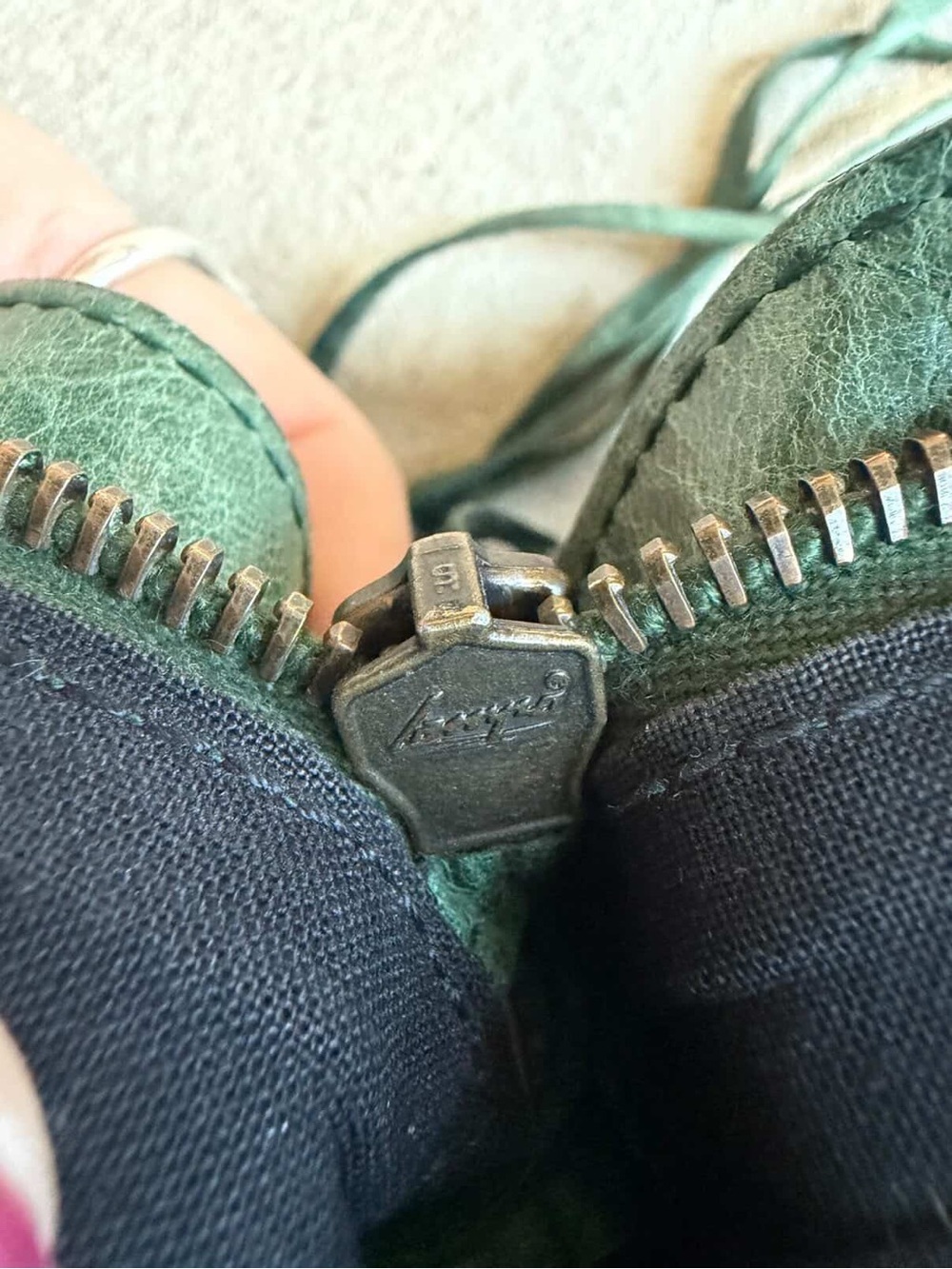 Balenciaga Green Leather Shoulder Bag with Tassel - Picture 5 of 7